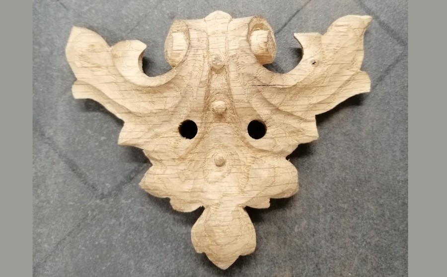 Ein klassizistisches Blattornament aus Eiche für die Restaurierung im Palais Clam Gallas